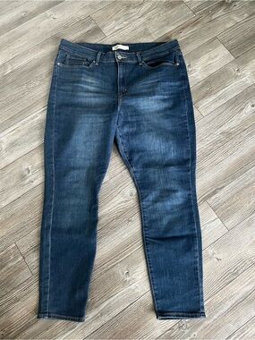 Levi’s straight leg jeans